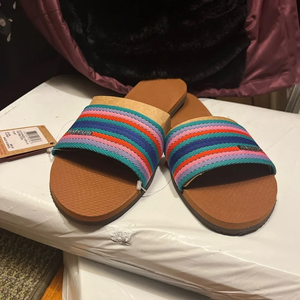 🆕 Women’s Havaiansa Colored Slides Size 39/40 .